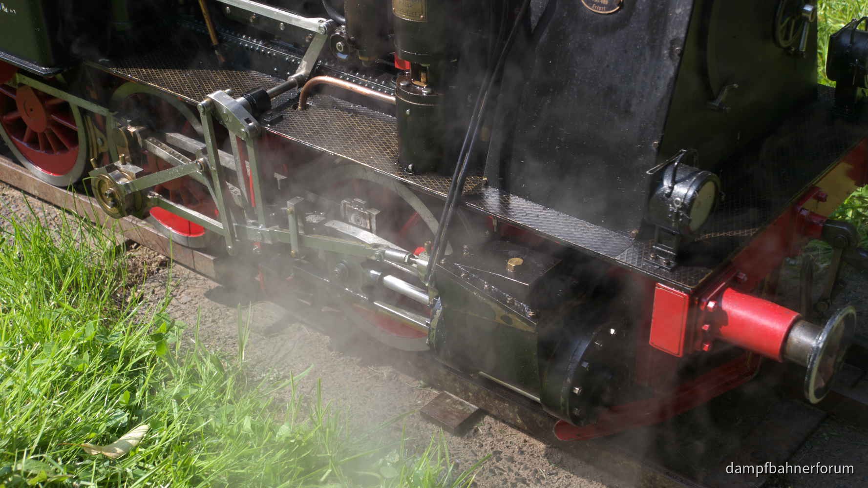 89 7462 mit Publikumszügen im Stadtpark