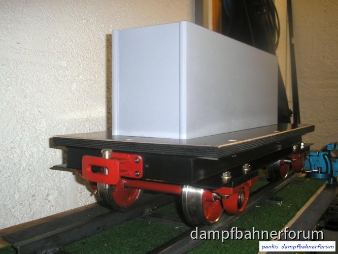 Der Bedienwagen zur Lokomotive