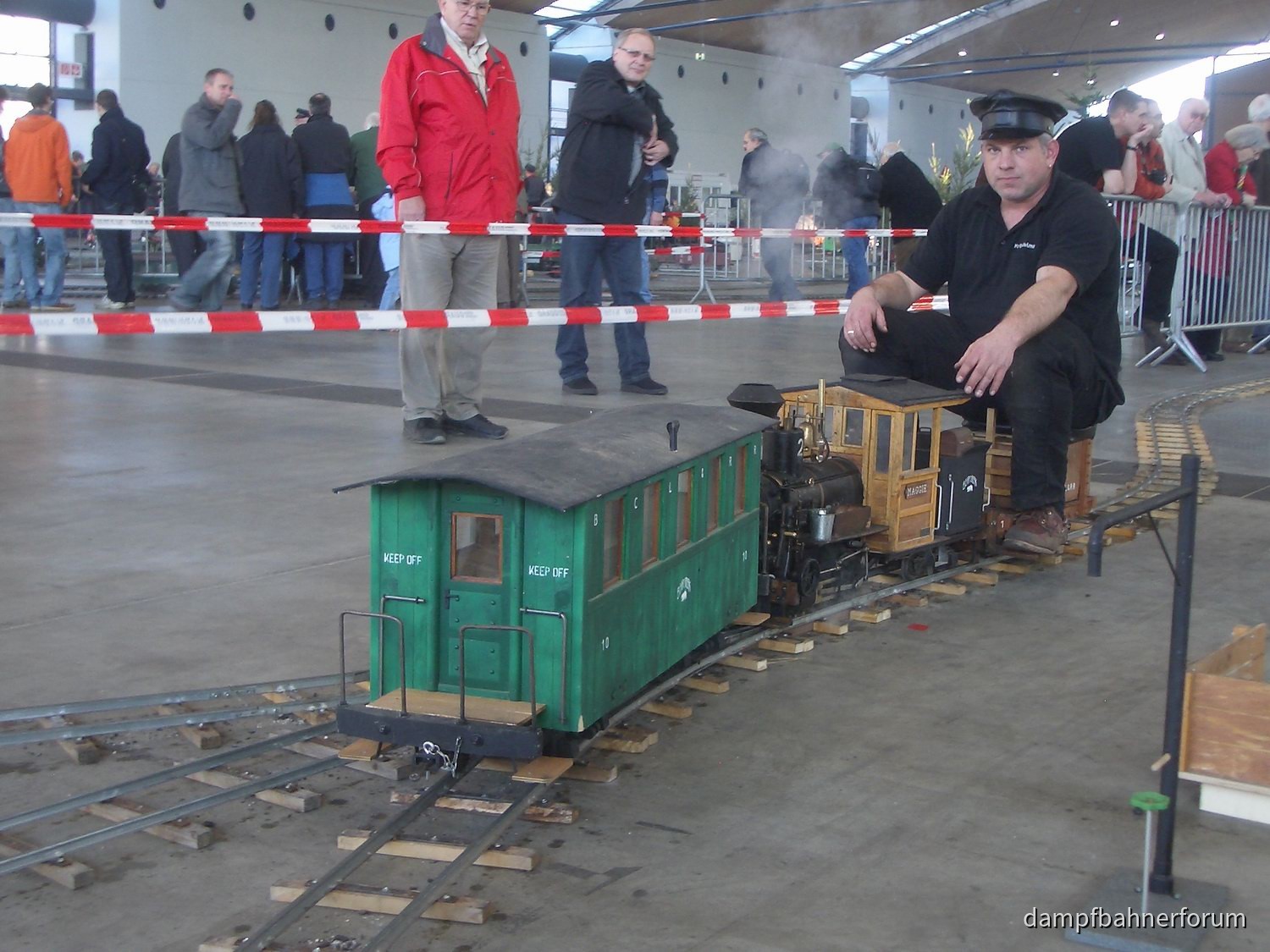 Feldbahn 1: Gott sei Dank sind Gerd und Martin wieder am Werken....